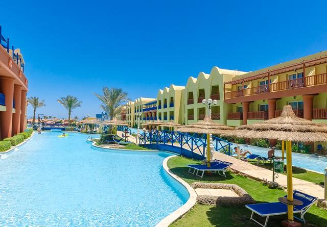 Lees alles over een vakantie naar Hotel Titanic Beach Spa in Hurghada voor 2027.