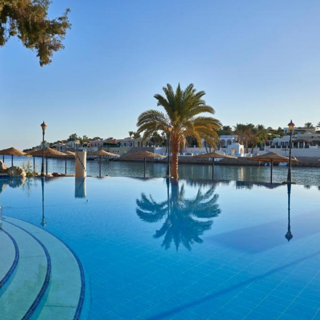 Lees alles over een vakantie naar Hotel Sultan Bey in El Gouna voor 2027.