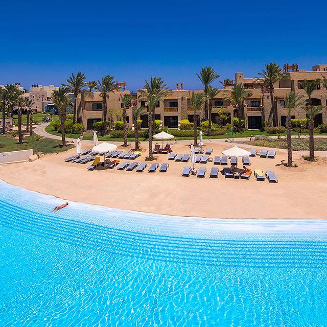 Lees alles over een vakantie naar Hotel Pickalbatros Sands Port Ghalib in Port Ghalib voor 2027.