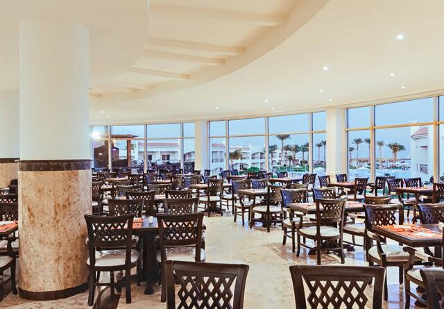 Lees alles over een vakantie naar Hotel SUNRISE Alma Bay Resort in Hurghada voor 2027.