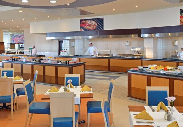 Lees alles over een vakantie naar Hotel Sol Luna Bay Resort in Obzor voor 2027.