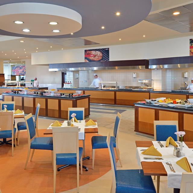 Lees alles over een vakantie naar Hotel Sol Luna Bay Resort in Obzor voor 2027.