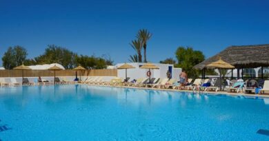 Lees alles over een vakantie naar Hotel Monarque Dar Zahra in Midoun voor 2027.